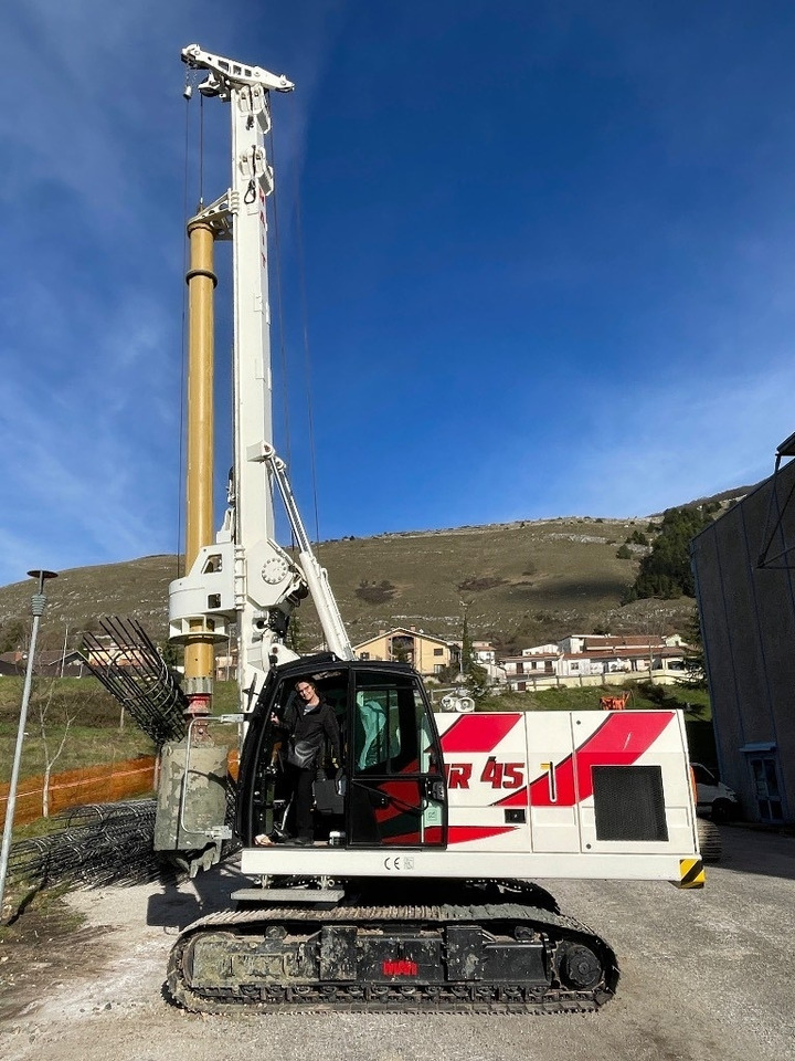 Mait HR45 NOLEGGIO - RENTAL - Mât de battage: photos 1 Mait HR45 NOLEGGIO - RENTAL - Mât de battage: photos 1