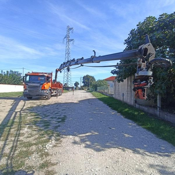 Scania P 410 - Camion plateau, Camion grue: photos 2 Scania P 410 - Camion plateau, Camion grue: photos 2