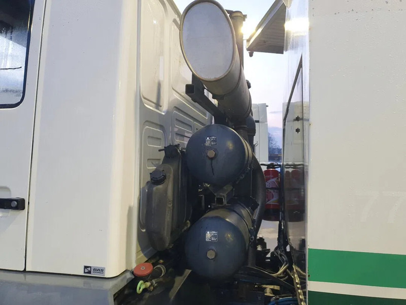 MAN LE 15.250 Eurovoirie Sweeper Manual Steelsuspension Euro 3 2007 - Balayeuse de voirie: photos 5 MAN LE 15.250 Eurovoirie Sweeper Manual Steelsuspension Euro 3 2007 - Balayeuse de voirie: photos 5