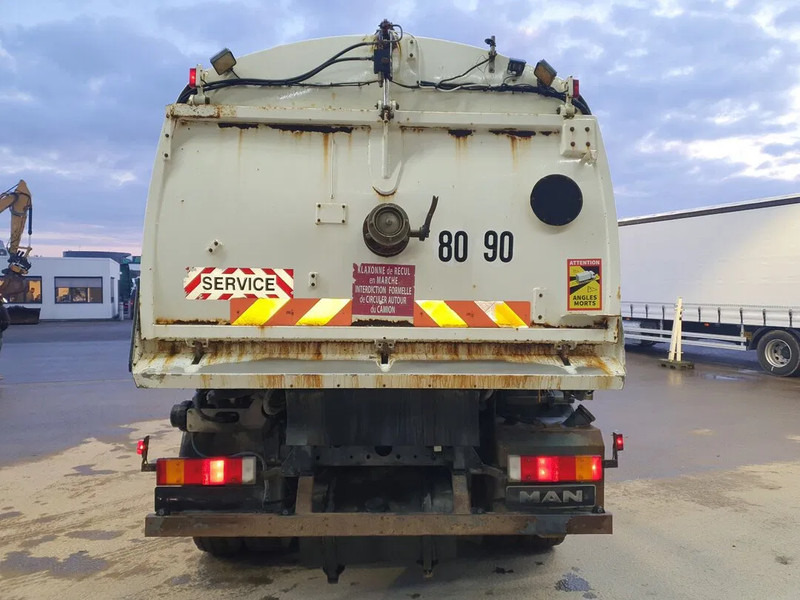 MAN LE 15.250 Eurovoirie Sweeper Manual Steelsuspension Euro 3 2007 - Balayeuse de voirie: photos 4 MAN LE 15.250 Eurovoirie Sweeper Manual Steelsuspension Euro 3 2007 - Balayeuse de voirie: photos 4