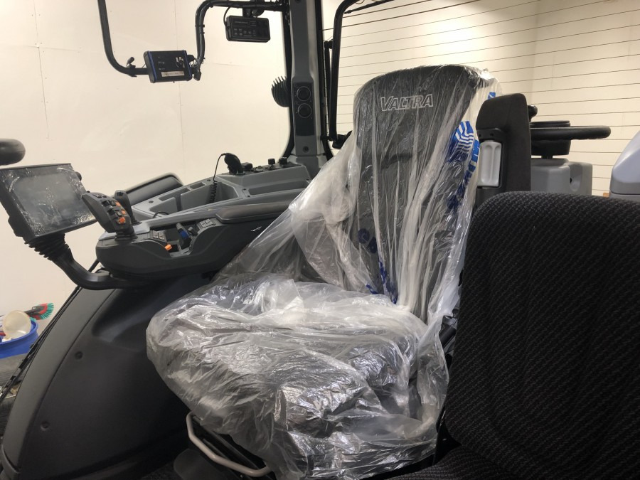 Valtra T234 - Tracteur agricole: photos 4 Valtra T234 - Tracteur agricole: photos 4