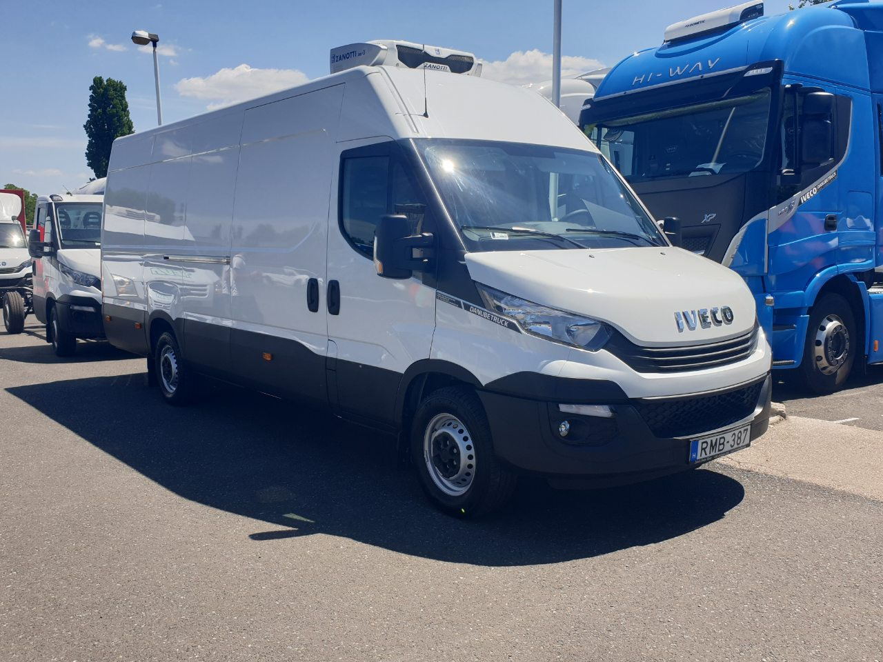 IVECO Daily 35S14 with Zanotti Z350 0°C Refrigeration (5 vehicles in stock) - Utilitaire frigorifique: photos 3 IVECO Daily 35S14 with Zanotti Z350 0°C Refrigeration (5 vehicles in stock) - Utilitaire frigorifique: photos 3