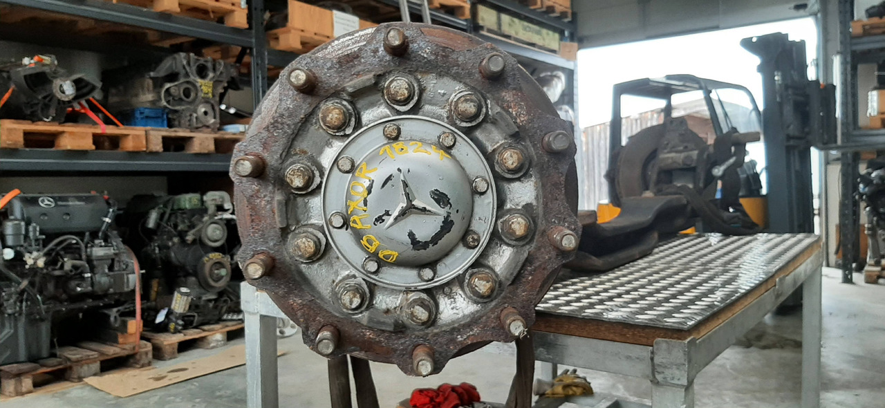 Gebrauchte DB Axor 18.24, Vorderachse, Artikel - Nr. : 81.99999 - 9999 - Essieu avant pour Camion: photos 3 Gebrauchte DB Axor 18.24, Vorderachse, Artikel - Nr. : 81.99999 - 9999 - Essieu avant pour Camion: photos 3