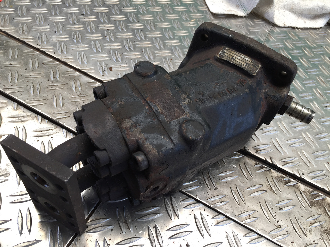 Gebrauchte Hydraulikpumpe, BMF 50, Artikel-Nr. : 1400902 - Pompe hydraulique pour Camion: photos 3 Gebrauchte Hydraulikpumpe, BMF 50, Artikel-Nr. : 1400902 - Pompe hydraulique pour Camion: photos 3