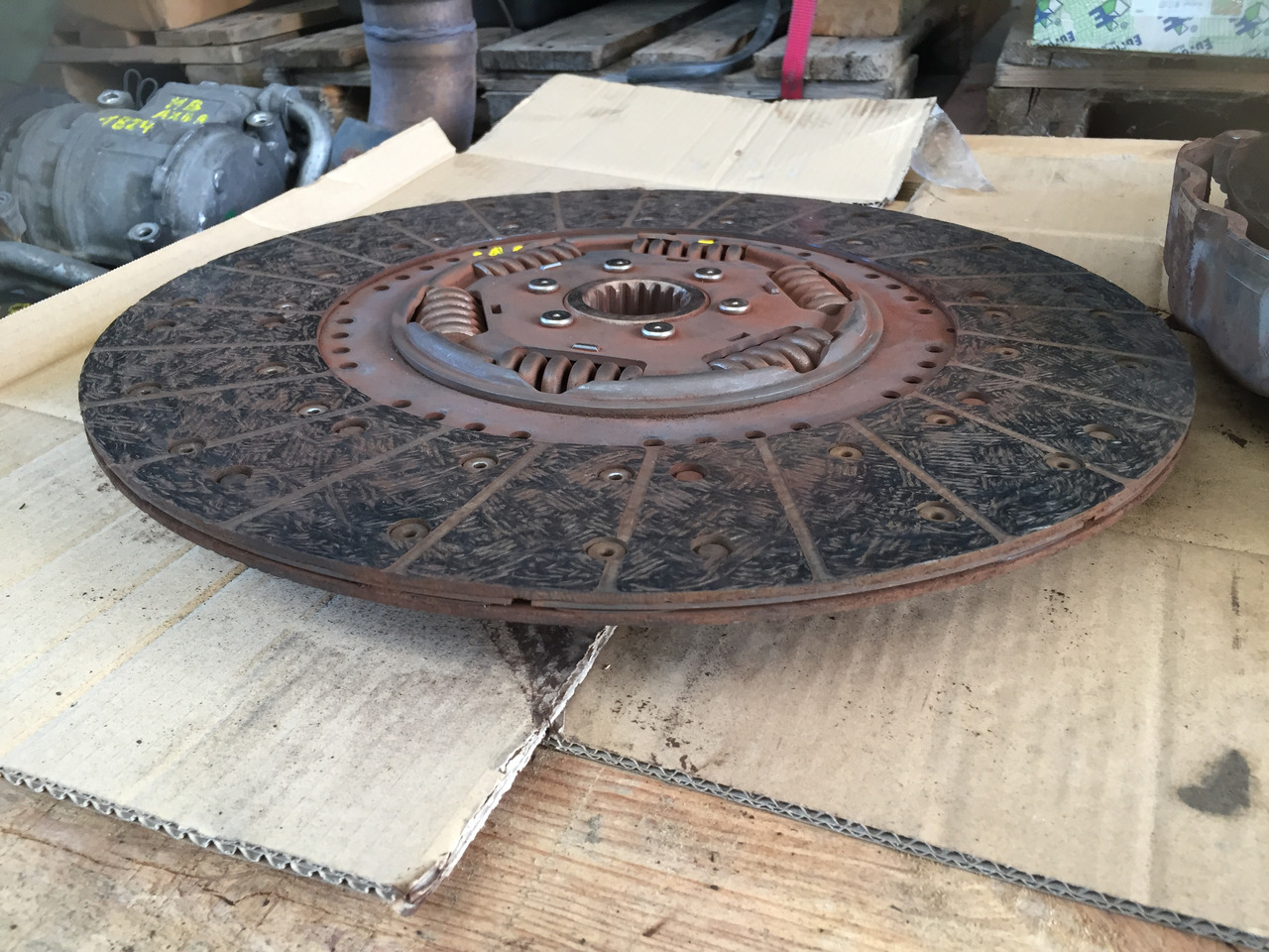 Gebrauchte Kupplungsscheibe MB Axor 1824, Motor Typ : OM 906 LA, Artikel - Nr. : A 021 250 67 03 - Disque d'embrayage pour Camion: photos 4 Gebrauchte Kupplungsscheibe MB Axor 1824, Motor Typ : OM 906 LA, Artikel - Nr. : A 021 250 67 03 - Disque d'embrayage pour Camion: photos 4