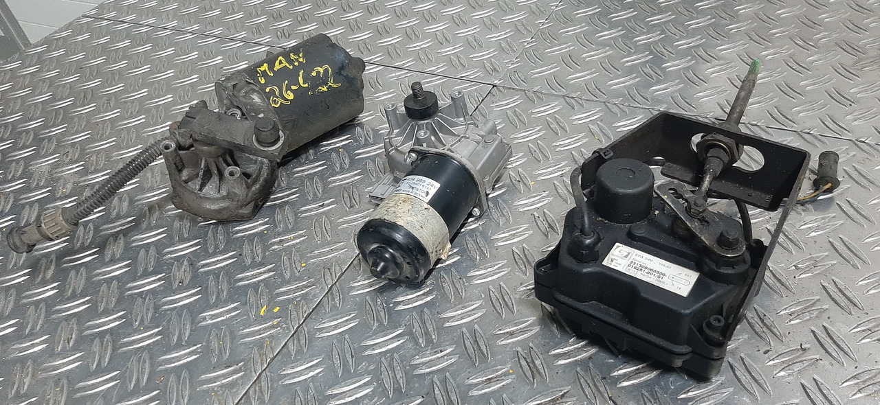 Gebrauchte Scheibenwischer - Motoren, MAN 26.422, DB, Artikel - Nr. : 81.99999 - 9999 - Essuie-glace pour Camion: photos 2 Gebrauchte Scheibenwischer - Motoren, MAN 26.422, DB, Artikel - Nr. : 81.99999 - 9999 - Essuie-glace pour Camion: photos 2