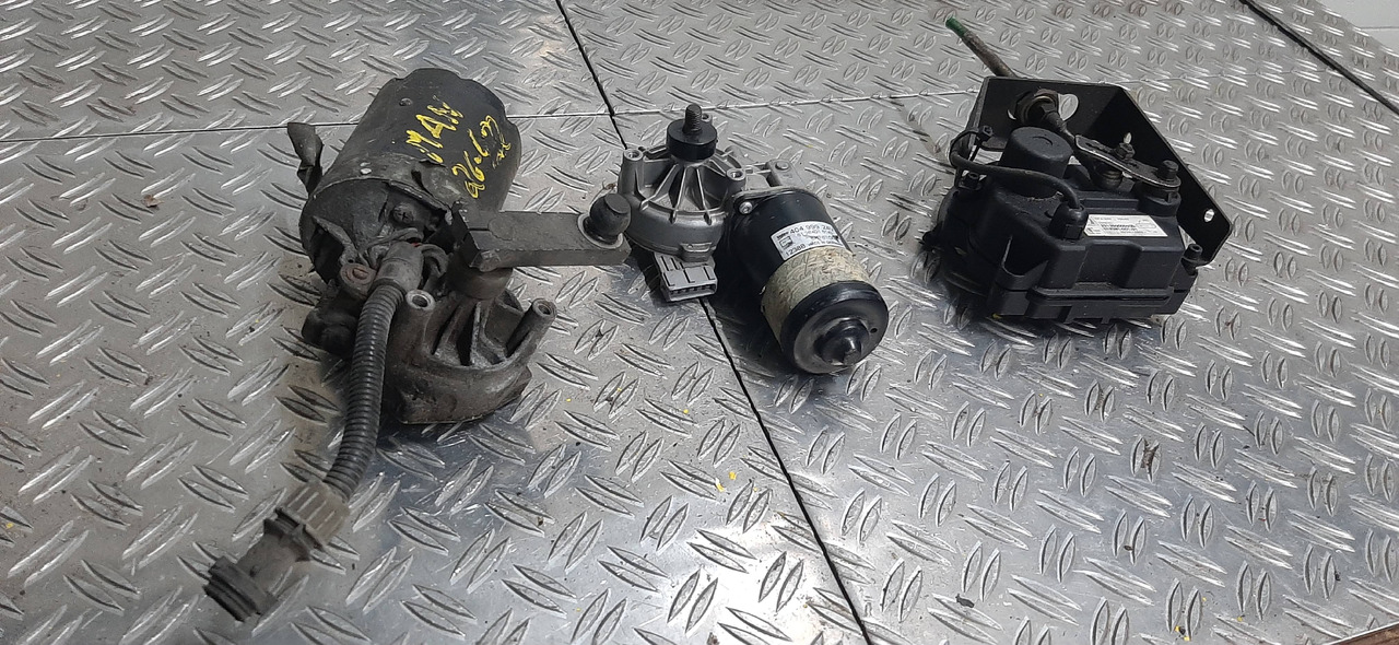 Gebrauchte Scheibenwischer - Motoren, MAN 26.422, DB, Artikel - Nr. : 81.99999 - 9999 - Essuie-glace pour Camion: photos 4 Gebrauchte Scheibenwischer - Motoren, MAN 26.422, DB, Artikel - Nr. : 81.99999 - 9999 - Essuie-glace pour Camion: photos 4