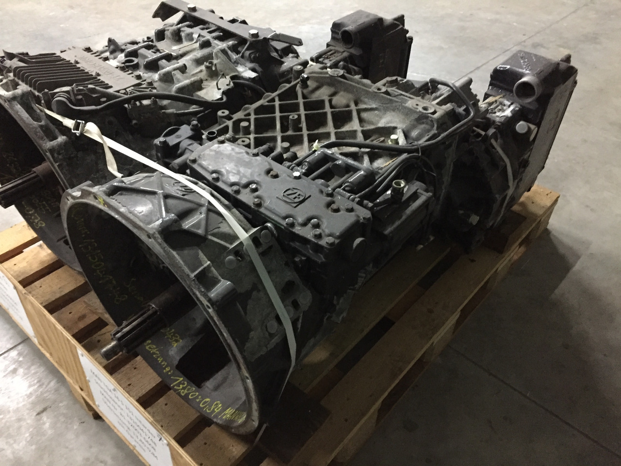 Gebrauchtes Getriebe MAN TGA, Typ : 16S 151, Artikel - Nr. : 81.32003 - 6608 - Boîte de vitesse pour Camion: photos 2 Gebrauchtes Getriebe MAN TGA, Typ : 16S 151, Artikel - Nr. : 81.32003 - 6608 - Boîte de vitesse pour Camion: photos 2