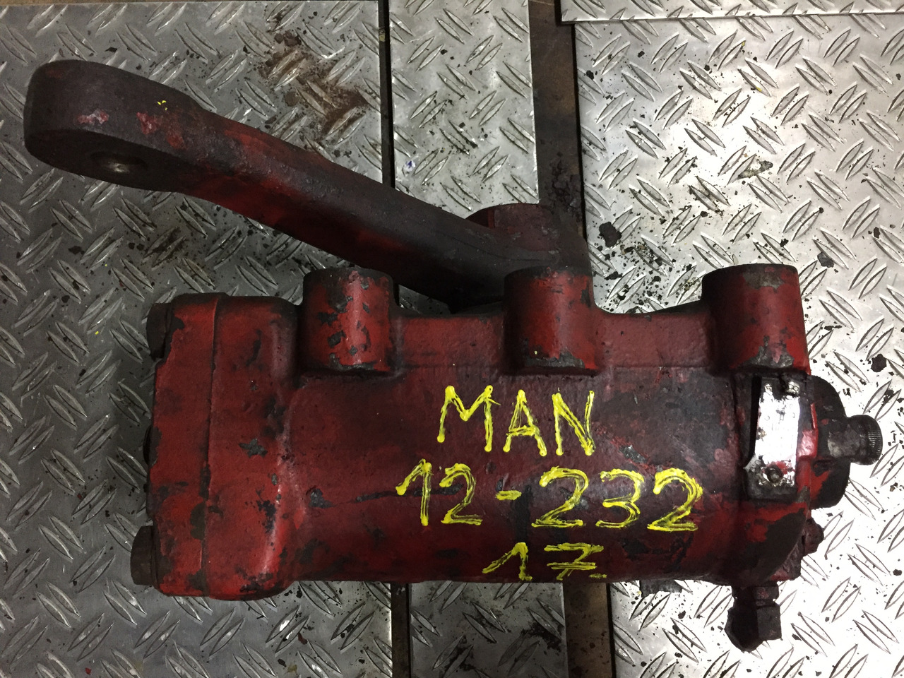 Gebrauchtes Lenkgetriebe MAN F90, 12.232, Artikel - Nr.: 81.9999 - 9999 - Boîtier de direction pour Camion: photos 5 Gebrauchtes Lenkgetriebe MAN F90, 12.232, Artikel - Nr.: 81.9999 - 9999 - Boîtier de direction pour Camion: photos 5