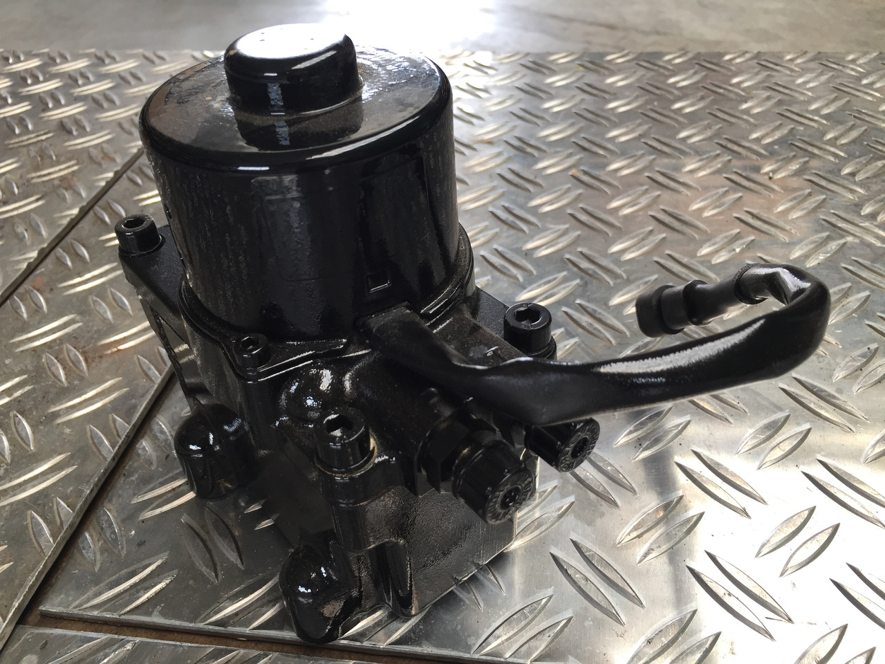 Neuwertige MAN TGA, TGS, TGX Hydraulikpumpe , Artikel - Nr. : 81.41723 - 6122 - Pompe hydraulique pour Camion: photos 4 Neuwertige MAN TGA, TGS, TGX Hydraulikpumpe , Artikel - Nr. : 81.41723 - 6122 - Pompe hydraulique pour Camion: photos 4