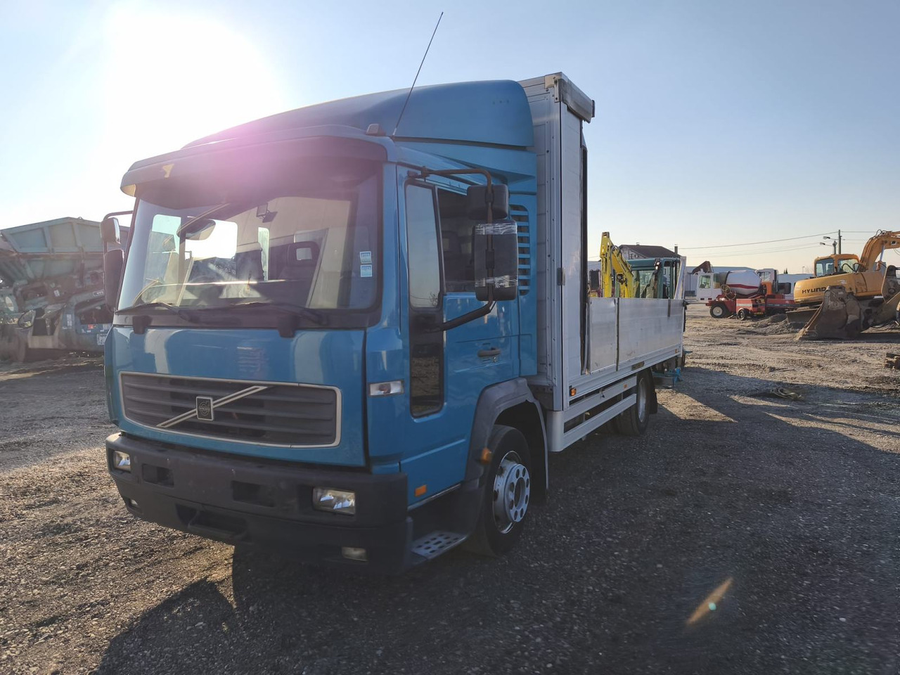 VOLVO FL 12 250, 2004 god. - Camion plateau: photos 3 VOLVO FL 12 250, 2004 god. - Camion plateau: photos 3