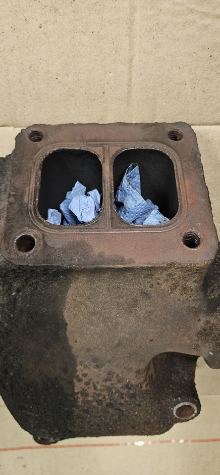 John deere R86029 - Collecteur d'échappement: photos 2 John deere R86029 - Collecteur d'échappement: photos 2