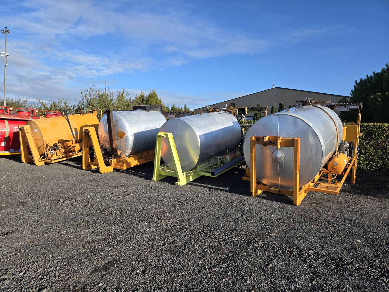 RINCHEVAL SECMAIR MAUGUIN - Répandeuse: photos 1 RINCHEVAL SECMAIR MAUGUIN - Répandeuse: photos 1