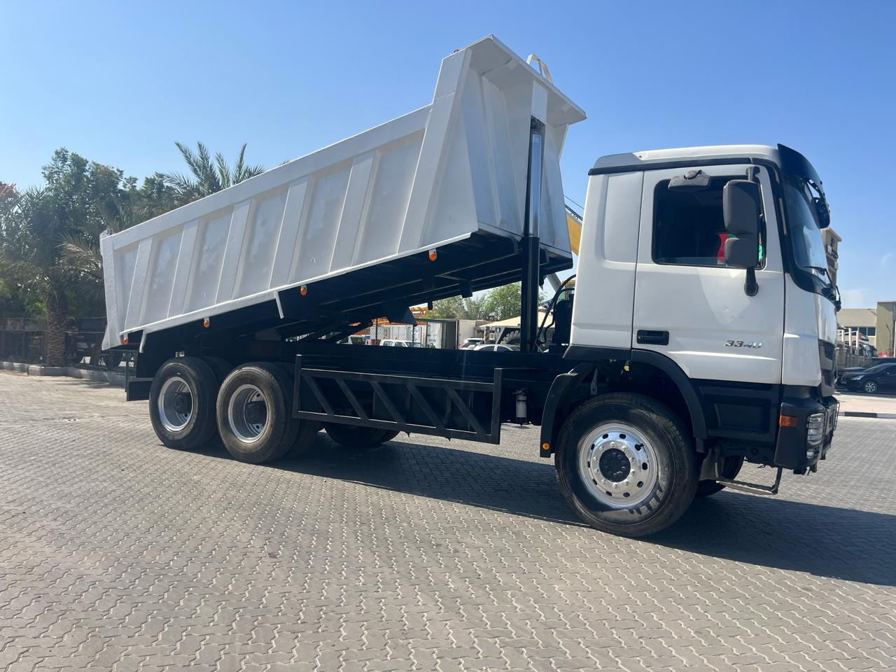 MERCEDES-BENZ Actros 3341 - Camion benne: photos 4 MERCEDES-BENZ Actros 3341 - Camion benne: photos 4