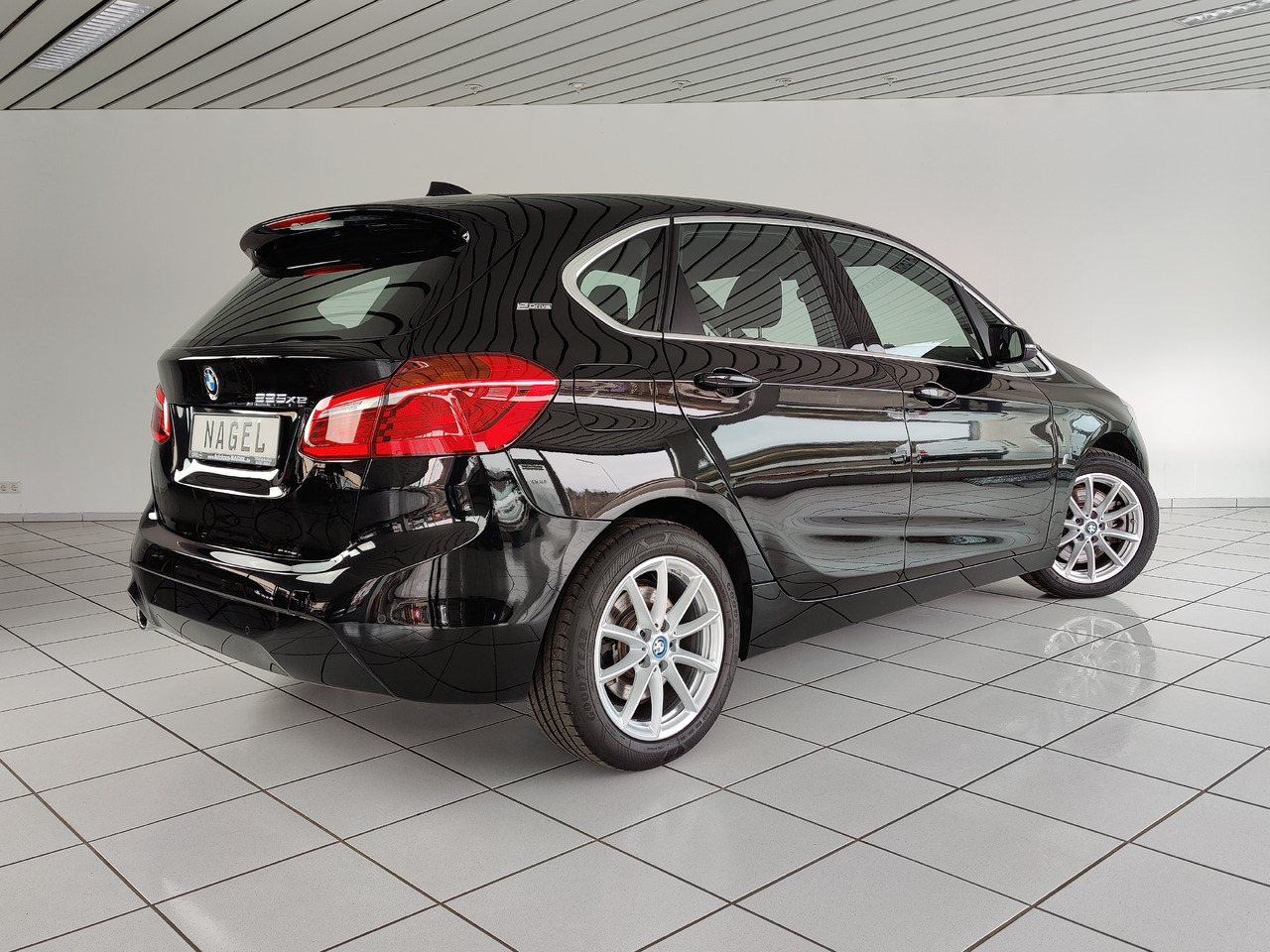 BMW 225 xe ActiveTourer iPerf. Advantage*Navi*SHZ* Hybrid 165kW - Berline: photos 4 BMW 225 xe ActiveTourer iPerf. Advantage*Navi*SHZ* Hybrid 165kW - Berline: photos 4