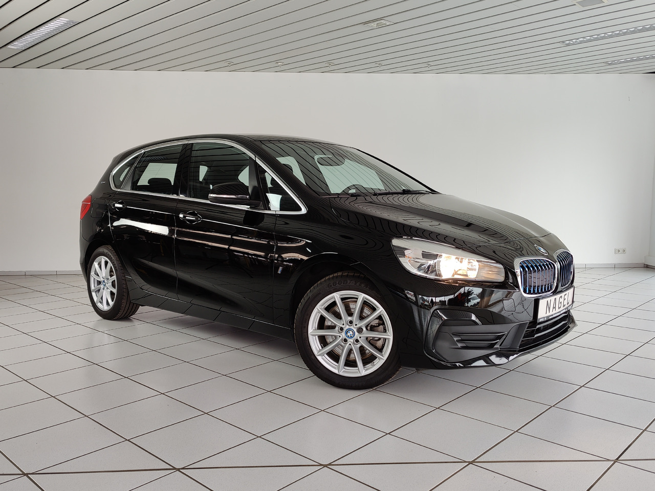 BMW 225 xe ActiveTourer iPerf. Advantage*Navi*SHZ* Hybrid 165kW - Berline: photos 2 BMW 225 xe ActiveTourer iPerf. Advantage*Navi*SHZ* Hybrid 165kW - Berline: photos 2