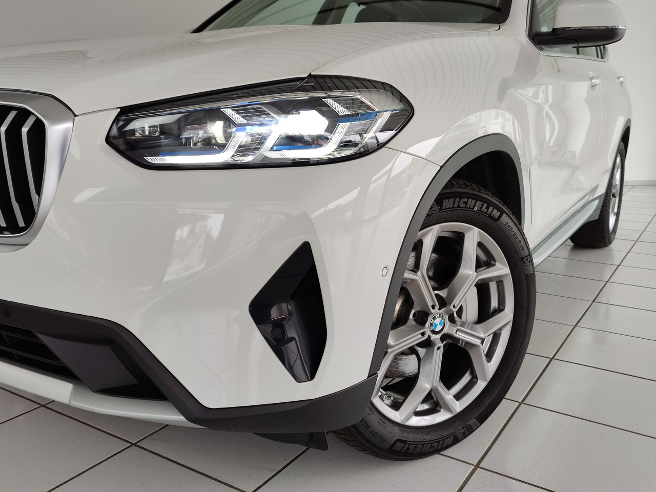 BMW X3 xDrive 30 i Live-Cockpit DAB Leder HiFi Headup - SUV: photos 2 BMW X3 xDrive 30 i Live-Cockpit DAB Leder HiFi Headup - SUV: photos 2
