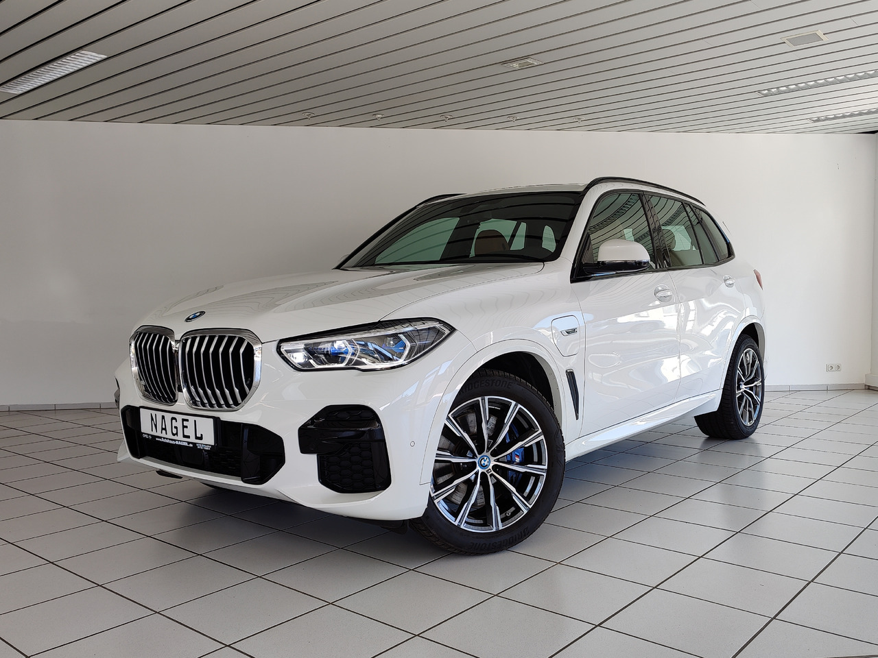 BMW X5 xDrive 45 e M Sport HiFi HUD Pano Leder Laser - SUV: photos 1 BMW X5 xDrive 45 e M Sport HiFi HUD Pano Leder Laser - SUV: photos 1