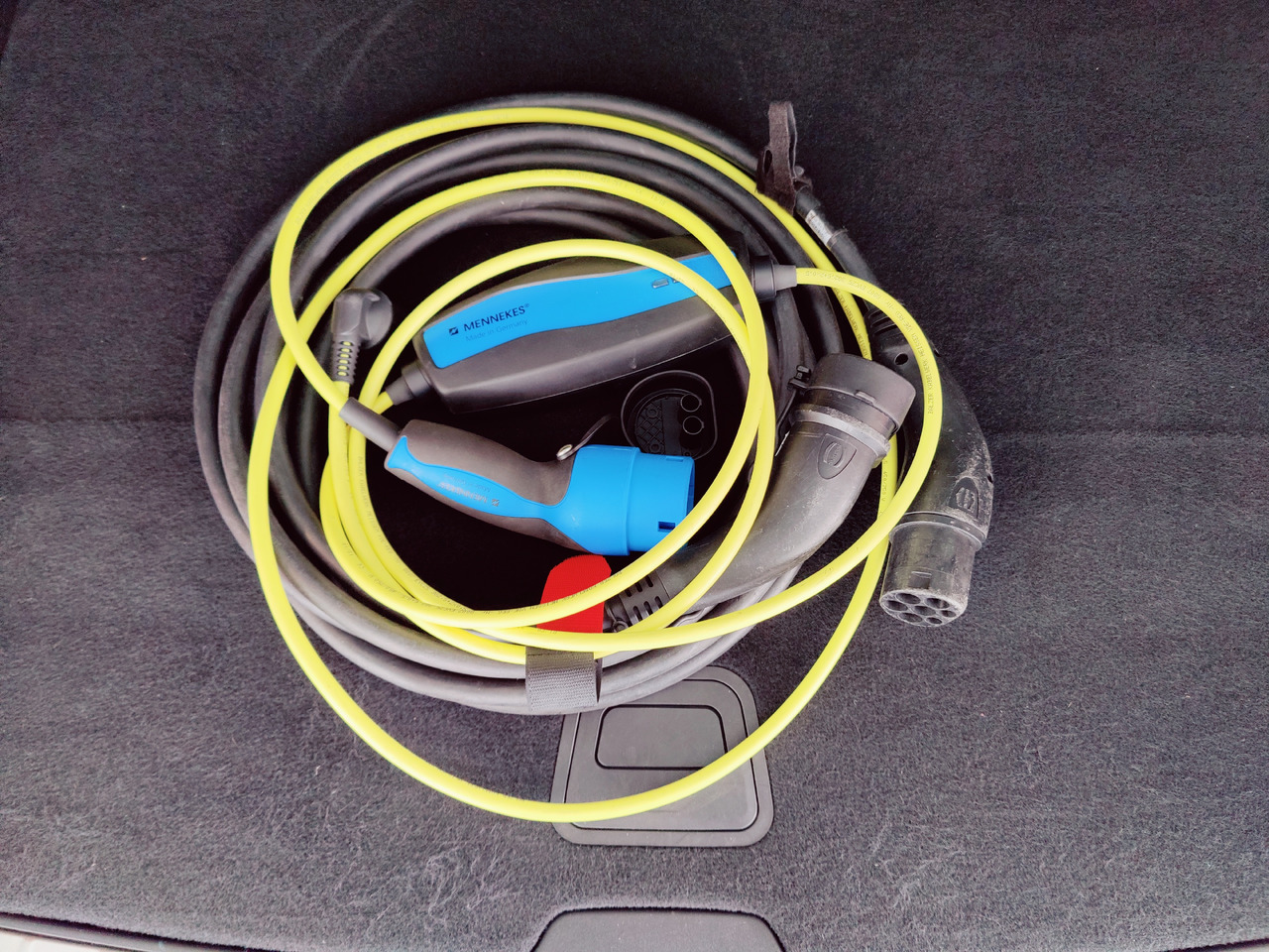 SUV Volvo XC60 t8 twin engine Momentum Plug-In Hybrid AWD AHK Leder Navi: photos 14 SUV Volvo XC60 t8 twin engine Momentum Plug-In Hybrid AWD AHK Leder Navi: photos 14