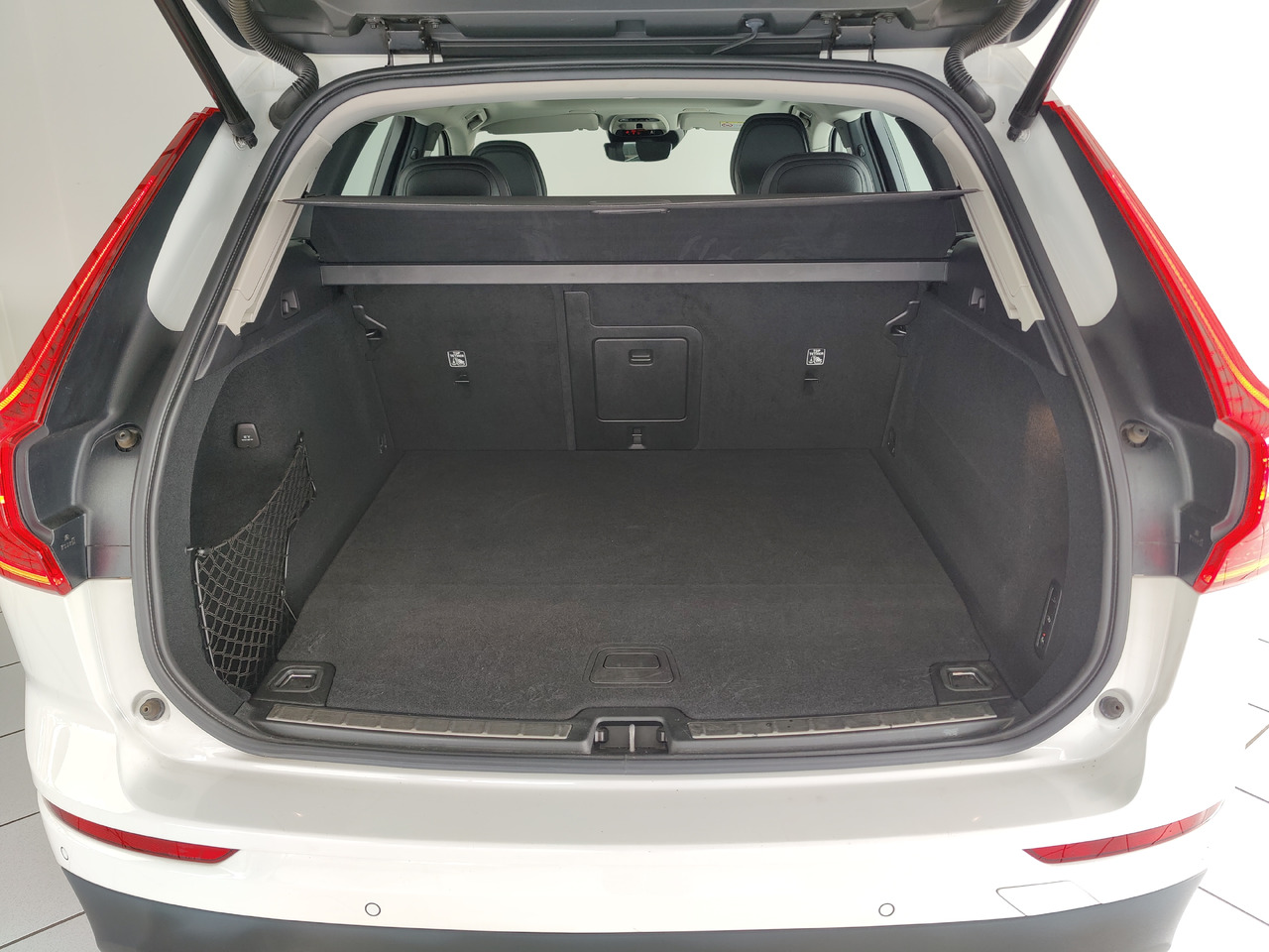 SUV Volvo XC60 t8 twin engine Momentum Plug-In Hybrid AWD AHK Leder Navi: photos 15 SUV Volvo XC60 t8 twin engine Momentum Plug-In Hybrid AWD AHK Leder Navi: photos 15