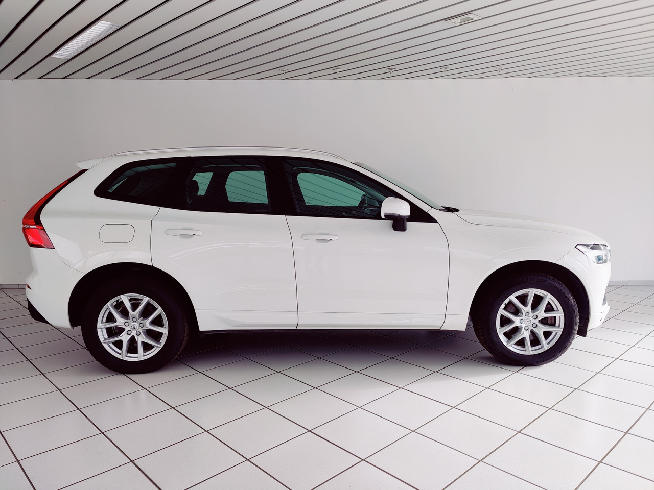 SUV Volvo XC60 t8 twin engine Momentum Plug-In Hybrid AWD AHK Leder Navi: photos 7 SUV Volvo XC60 t8 twin engine Momentum Plug-In Hybrid AWD AHK Leder Navi: photos 7