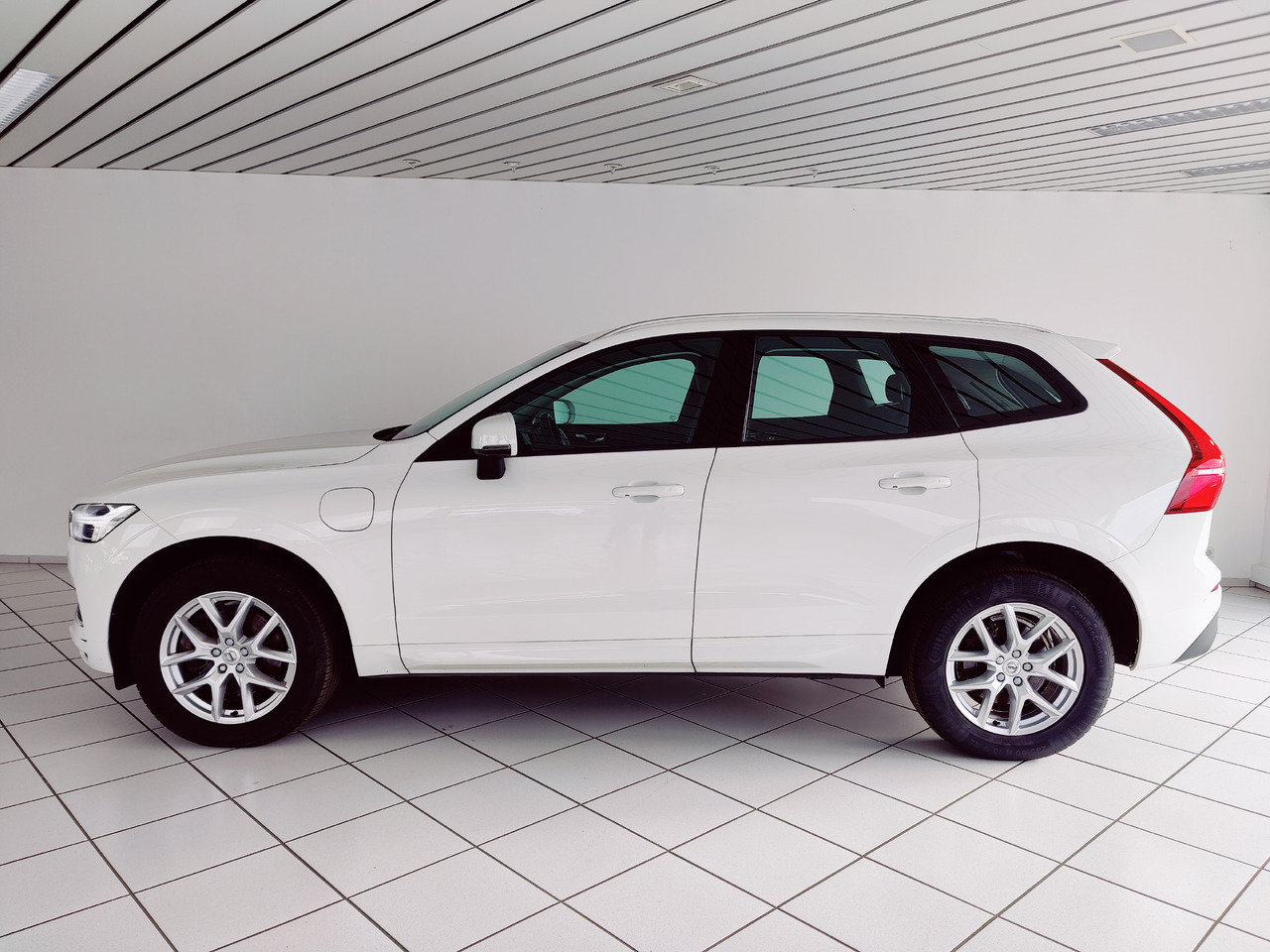 SUV Volvo XC60 t8 twin engine Momentum Plug-In Hybrid AWD AHK Leder Navi: photos 8 SUV Volvo XC60 t8 twin engine Momentum Plug-In Hybrid AWD AHK Leder Navi: photos 8