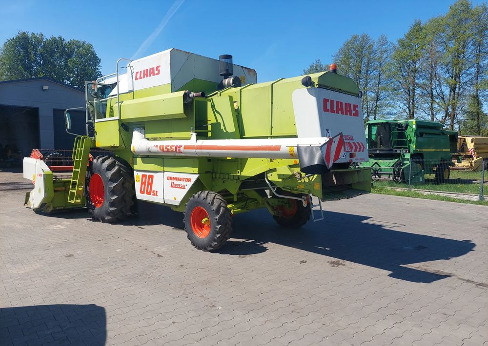 Claas Dominator 88SL - Moissonneuse-batteuse: photos 4 Claas Dominator 88SL - Moissonneuse-batteuse: photos 4