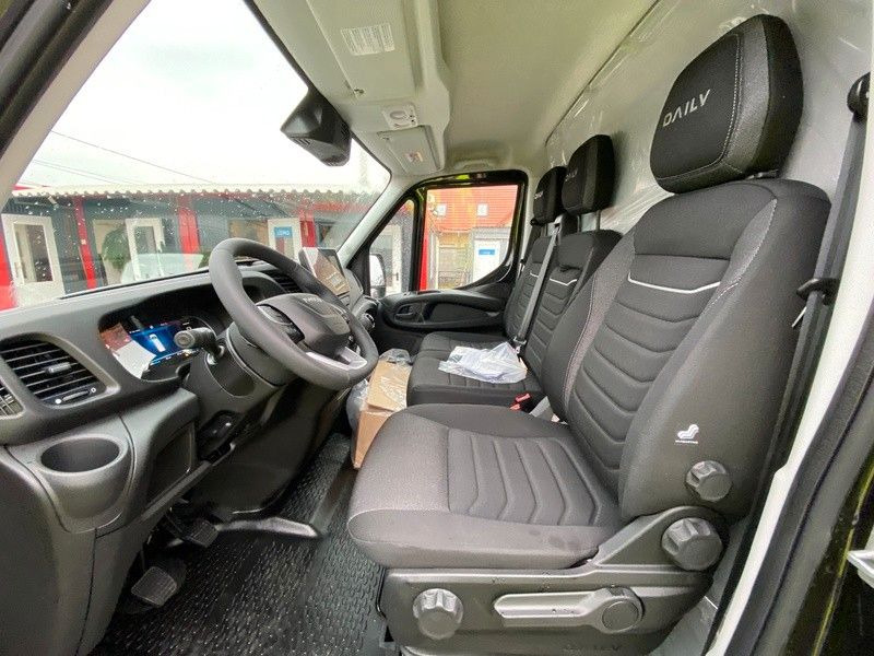 Iveco 35C18H - Fourgon utilitaire: photos 4 Iveco 35C18H - Fourgon utilitaire: photos 4