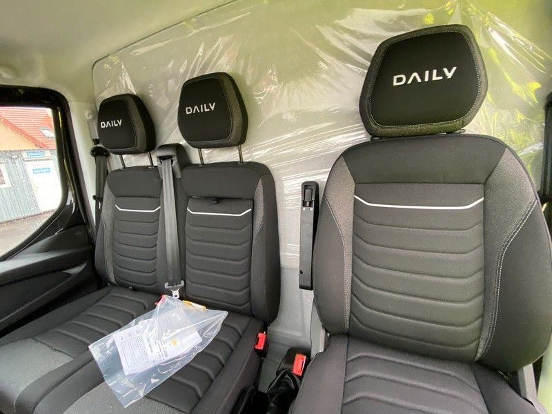 Iveco 35C18H - Fourgon utilitaire: photos 5 Iveco 35C18H - Fourgon utilitaire: photos 5