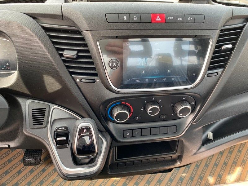 Iveco Daily 50C18HA8 Z Pritsche+Plane Iveco Daily 50C18HA8 Z Pritsche+Plane - Utilitaire rideaux coulissants (PLSC): photos 4 Iveco Daily 50C18HA8 Z Pritsche+Plane Iveco Daily 50C18HA8 Z Pritsche+Plane - Utilitaire rideaux coulissants (PLSC): photos 4