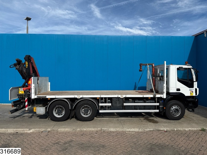 Camion plateau, Camion grue Iveco Trakker 360 6x4, EURO 6, Palfinger, Remote: photos 8