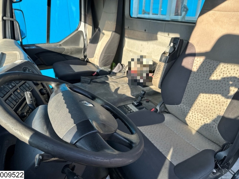 Camion plateau Renault Kerax 380 Dxi 6X4, EURO 5, Steel suspension: photos 9 Camion plateau Renault Kerax 380 Dxi 6X4, EURO 5, Steel suspension: photos 9