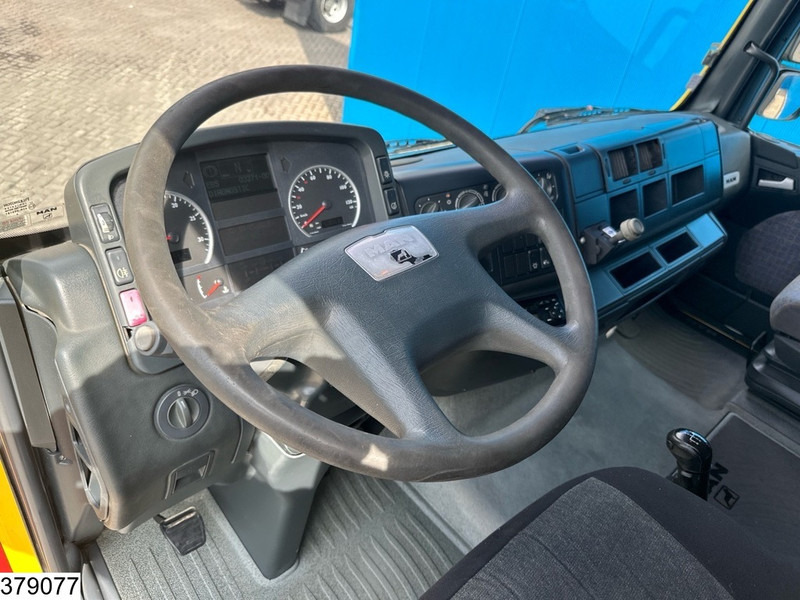 MAN TGA 33 530 6X4, Manual, Steel suspension, Hydraulics - Tracteur routier: photos 5 MAN TGA 33 530 6X4, Manual, Steel suspension, Hydraulics - Tracteur routier: photos 5