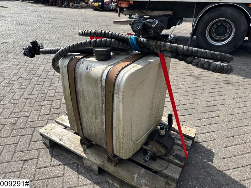 Universeel Pump, tank and hydraulic hoses - Réservoir hydraulique pour Camion: photos 3 Universeel Pump, tank and hydraulic hoses - Réservoir hydraulique pour Camion: photos 3