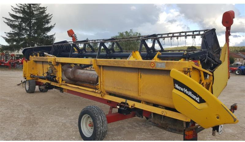 NEW HOLLAND CX820 - Moissonneuse-batteuse: photos 4 NEW HOLLAND CX820 - Moissonneuse-batteuse: photos 4