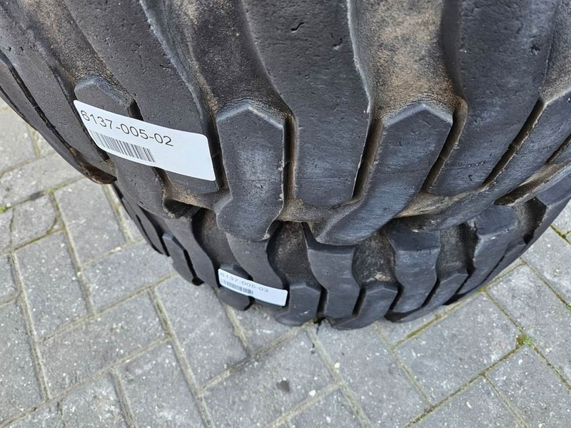 Ahlmann AL95-Titan 12.5/80-18-Tire/Reifen/Band - Pneus et jantes pour Engins de chantier: photos 3 Ahlmann AL95-Titan 12.5/80-18-Tire/Reifen/Band - Pneus et jantes pour Engins de chantier: photos 3