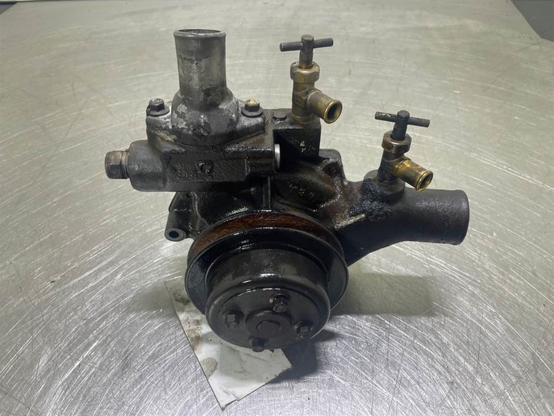 Ahlmann AS900-Cummins B 3.3 T-Coolant pump/Kühlmittelpumpe - Moteur pour Engins de chantier: photos 1 Ahlmann AS900-Cummins B 3.3 T-Coolant pump/Kühlmittelpumpe - Moteur pour Engins de chantier: photos 1