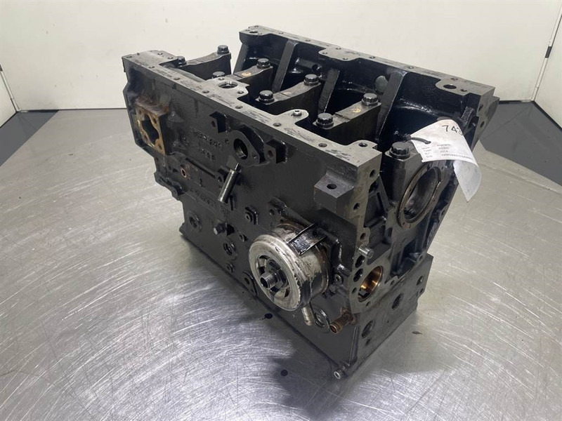 Ahlmann AS900-Cummins B3.3T-4989845-Crankcase/Unterblock - Moteur pour Engins de chantier: photos 4 Ahlmann AS900-Cummins B3.3T-4989845-Crankcase/Unterblock - Moteur pour Engins de chantier: photos 4