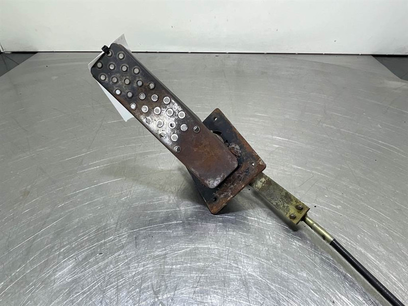 Ahlmann AZ14-4184957A-Gas pedal/Fusspedal - Cabine et intérieur pour Engins de chantier: photos 2 Ahlmann AZ14-4184957A-Gas pedal/Fusspedal - Cabine et intérieur pour Engins de chantier: photos 2