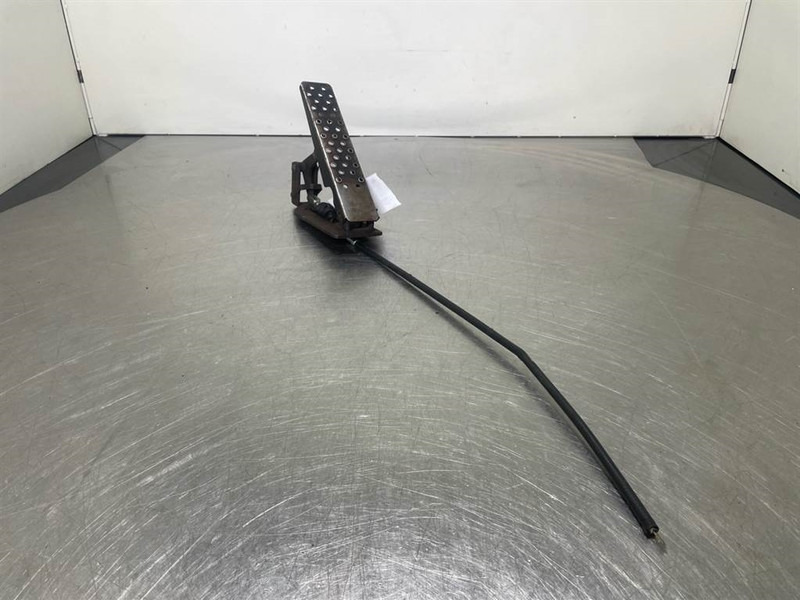 Ahlmann AZ6-4104384A-Gas pedal - Cabine et intérieur pour Engins de chantier: photos 2 Ahlmann AZ6-4104384A-Gas pedal - Cabine et intérieur pour Engins de chantier: photos 2