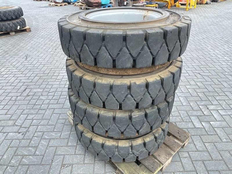 Athletik 10.00-20 - SOLID - Tire/Reifen/Band - Pneus et jantes pour Engins de chantier: photos 2 Athletik 10.00-20 - SOLID - Tire/Reifen/Band - Pneus et jantes pour Engins de chantier: photos 2