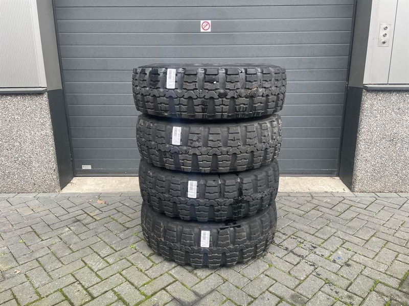 Atlas AR65-Continental 12.5R20-Tire/Reifen/Band - Pneus et jantes pour Engins de chantier: photos 1 Atlas AR65-Continental 12.5R20-Tire/Reifen/Band - Pneus et jantes pour Engins de chantier: photos 1
