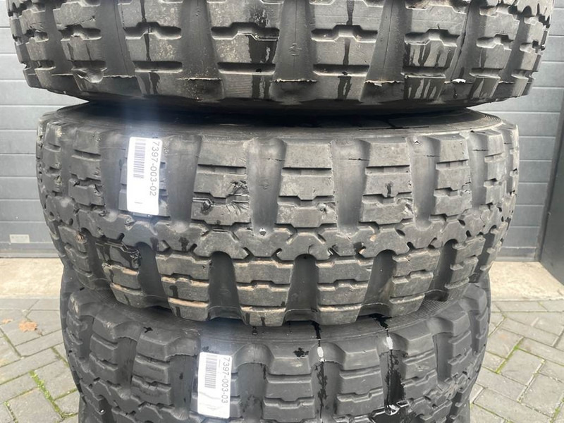 Atlas AR65-Continental 12.5R20-Tire/Reifen/Band - Pneus et jantes pour Engins de chantier: photos 5 Atlas AR65-Continental 12.5R20-Tire/Reifen/Band - Pneus et jantes pour Engins de chantier: photos 5