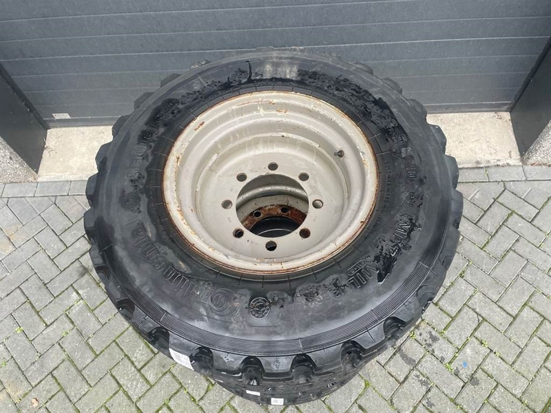 Atlas AR65-Continental 12.5R20-Tire/Reifen/Band - Pneus et jantes pour Engins de chantier: photos 3 Atlas AR65-Continental 12.5R20-Tire/Reifen/Band - Pneus et jantes pour Engins de chantier: photos 3