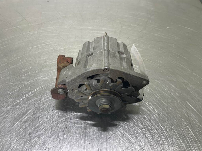 Bosch 0120488208-28V 35A-Alternator/Lichtmaschine/Dynamo - Moteur pour Engins de chantier: photos 1 Bosch 0120488208-28V 35A-Alternator/Lichtmaschine/Dynamo - Moteur pour Engins de chantier: photos 1