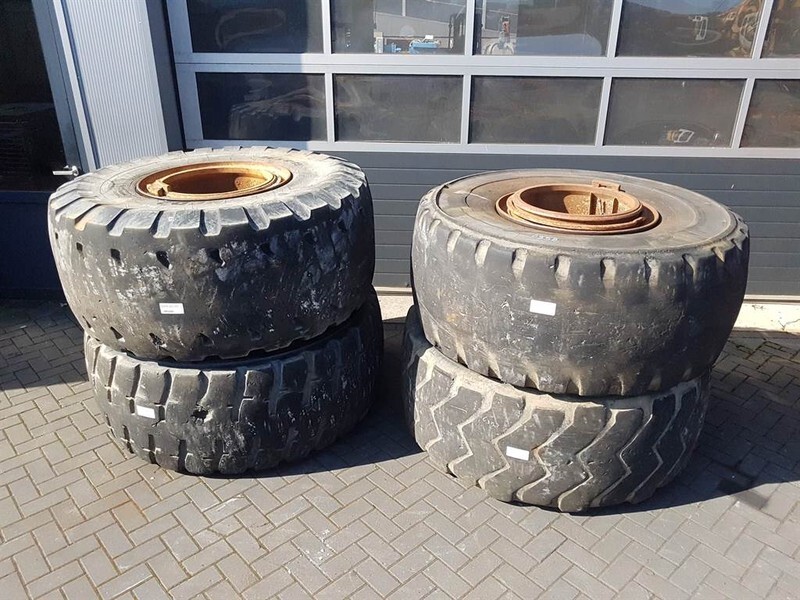Case 921C-Michelin 26.5R25-Tire/Reifen/Band - Pneus et jantes pour Engins de chantier: photos 2 Case 921C-Michelin 26.5R25-Tire/Reifen/Band - Pneus et jantes pour Engins de chantier: photos 2
