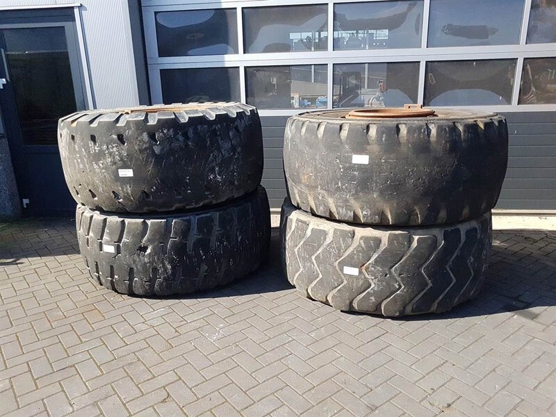 Case 921C-Michelin 26.5R25-Tire/Reifen/Band - Pneus et jantes pour Engins de chantier: photos 1 Case 921C-Michelin 26.5R25-Tire/Reifen/Band - Pneus et jantes pour Engins de chantier: photos 1