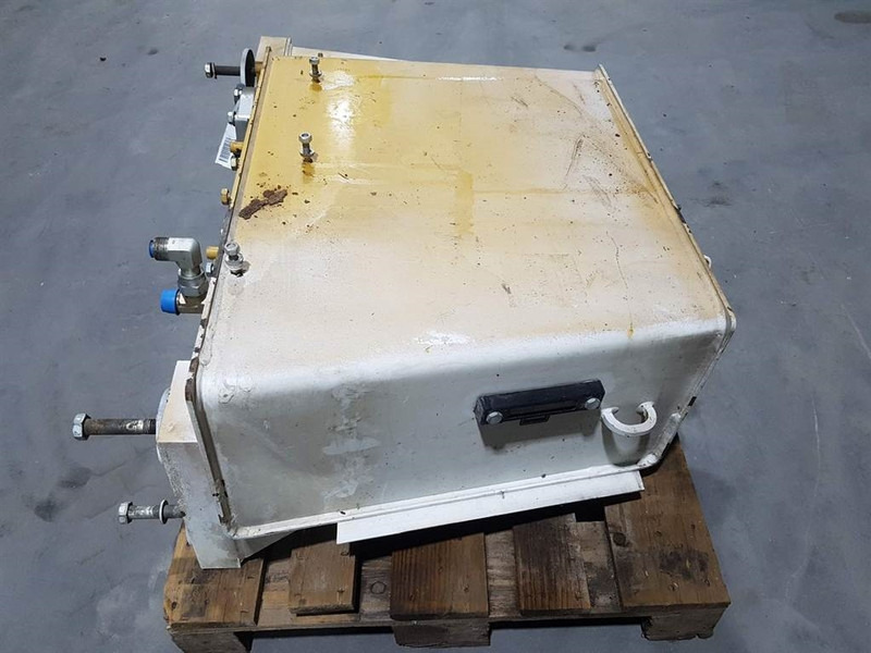 Cat 950H - Tank/Behälter/Reservoir - Hydraulique: photos 4 Cat 950H - Tank/Behälter/Reservoir - Hydraulique: photos 4