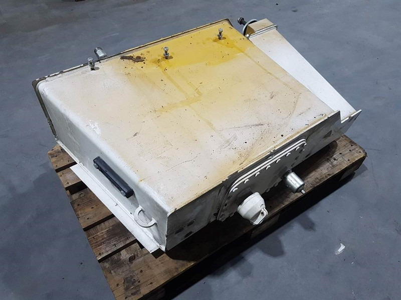 Cat 950H - Tank/Behälter/Reservoir - Hydraulique: photos 3 Cat 950H - Tank/Behälter/Reservoir - Hydraulique: photos 3