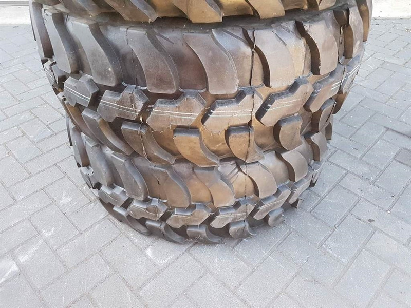 DUNLOP mitas covers -405/70-R18 (15.5/70-R18)-Tire/Reifen - Pneus et jantes pour Engins de chantier: photos 2 DUNLOP mitas covers -405/70-R18 (15.5/70-R18)-Tire/Reifen - Pneus et jantes pour Engins de chantier: photos 2